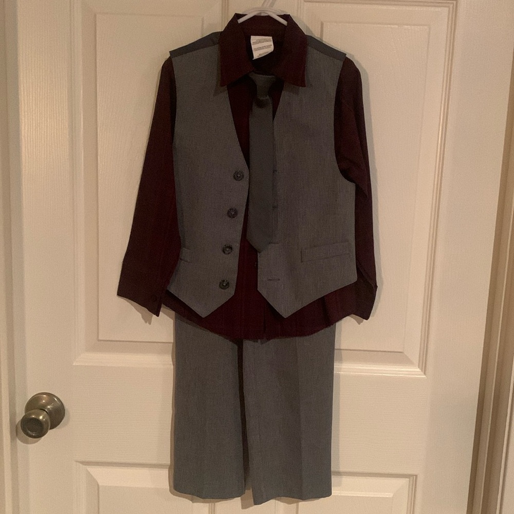 Van Heusen 4 piece suit